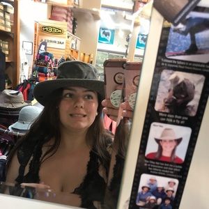 Meet your Posher, Megan